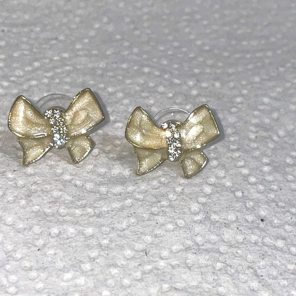Paging sparkling bow earrings